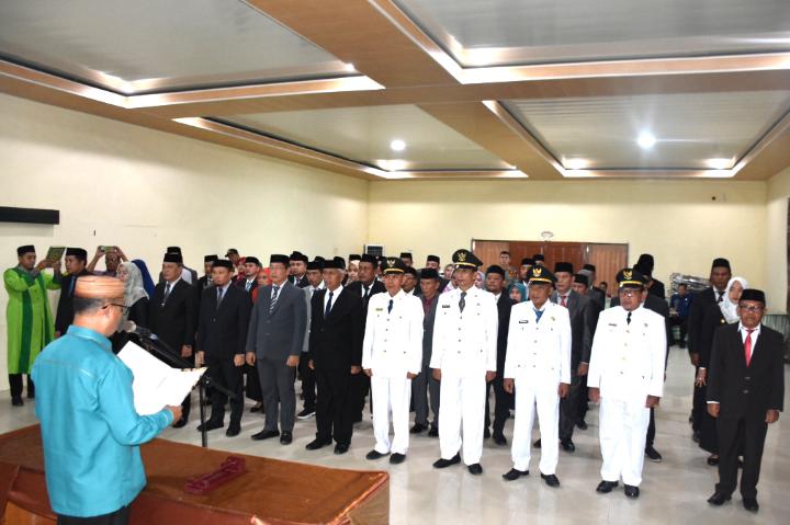 Sekretaris Daerah Roni Sampir melantik 57 pejabat struktural di lingkungan Pemerintah Kabupaten Gorontalo. Foto Humas Kominfo.