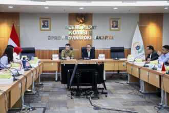 Panitia Khusus (Pansus) Perparkiran DPRD DKI Jakarta saat menggelar rapat di Ruang Komisi B Gedung DPRD DKI Jakarta, Kebon Sirih, Jakarta Pusat, Senin (14/4/2025)./Ist.dprd-dki.dok