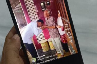 Mantan presiden Jokowi saat mengunjungi dosen Fakultas Kehutanan Universitas Gadjah Mada (UGM). Dosen itu bernama Kasmudjo. Momen itu dibagikan Jokowi melalui akun Instagram pribadinya @jokowi pada Selasa, 13 Mei 2025./Ist