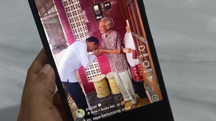 Mantan presiden Jokowi saat mengunjungi dosen Fakultas Kehutanan Universitas Gadjah Mada (UGM). Dosen itu bernama Kasmudjo. Momen itu dibagikan Jokowi melalui akun Instagram pribadinya @jokowi pada Selasa, 13 Mei 2025./Ist