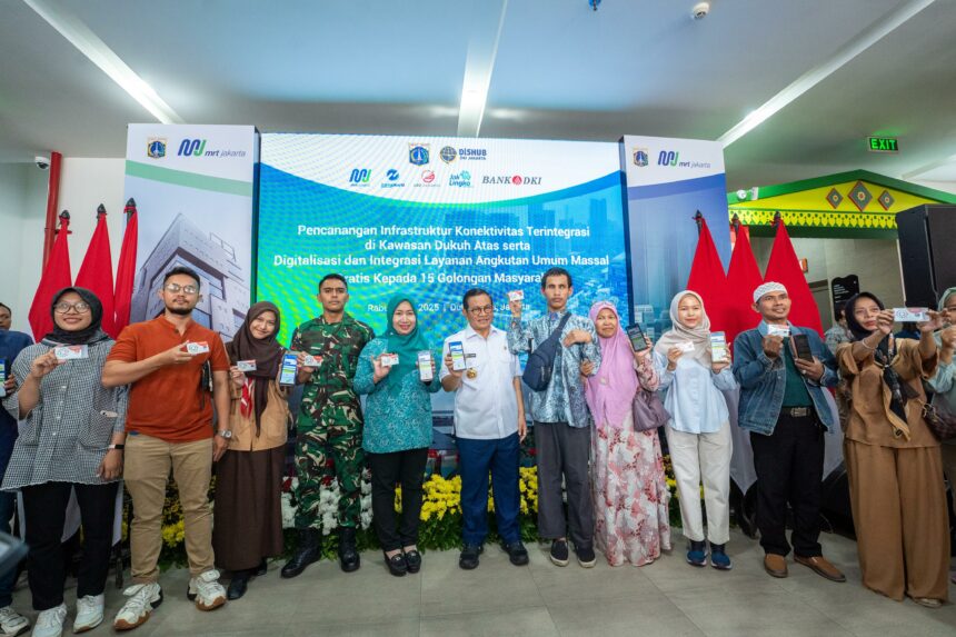 Peluncuran Kartu JakMob oleh Gubernur DKI Jakarta, Pramono Anung disela-sela infrastruktur konektivitas terintegrasi di kawasan Dukuh Atas, Jakarta Pusat, Jumat (9/5/2025)./Ist