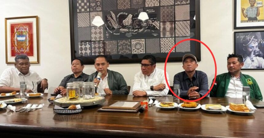 Ketua Badan Amil Zakat Nasional (BAZNAS) Kabupaten Bengkulu Tengah, Ihsan Nahromi (kedua dari kanan) saat mengikuti pernyataan pers soal Muktamar PPP 2025 saat di kawasan Cikini, Jakarta Pusat, Rabu (14/5/2025)./Ist