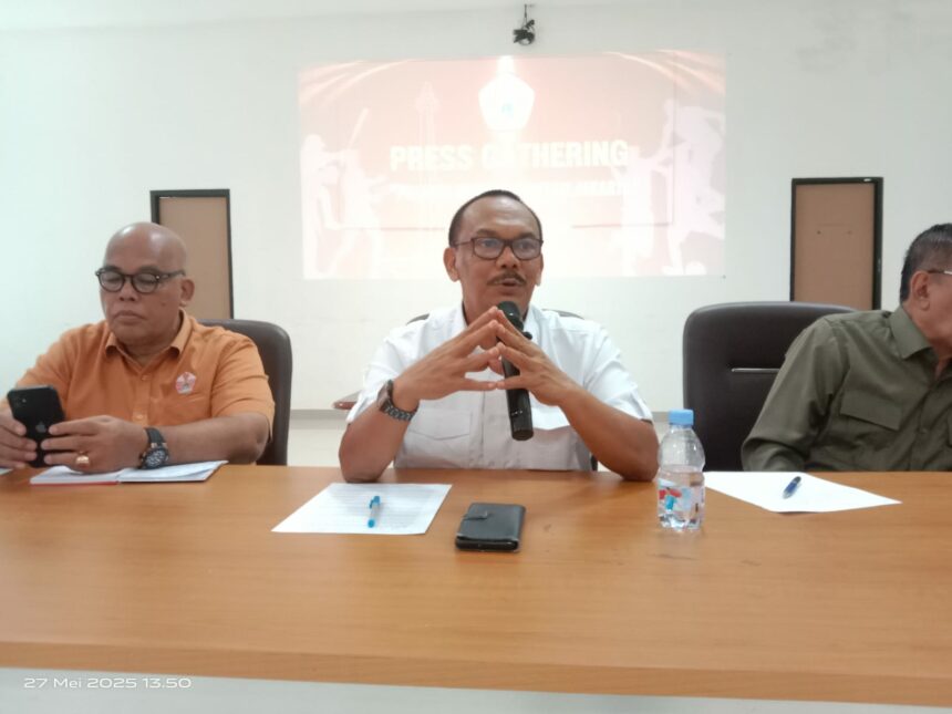 Ketua Umum KONI DKI Jakarta, Dr. Hidayat Humaid, M.Pd dalam acara Press Gathering di Kantor KONI DKI, Jakarta, Selasa (27/5/2025)./Ist