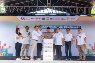 Jajaran direksi Otoritas Jasa Keuangan (OJK) dan Bank DKI saat melakukan peluncuran program literasi dan inklusi keuangan bertajuk Gerakan Nasional Cerdas Keuangan atau “Gencarkan Goes To Pulau Pramuka” di Pulau Pramuka, Kepulauan Seribu Utara./Ist
