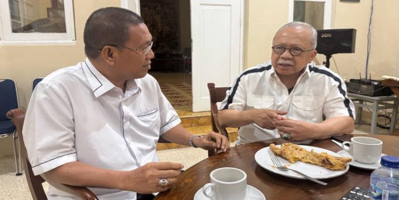 Gubernur DKI Jakarta periode 2007–2012, Fauzi Bowo alias Bang Foke saat ngobrol bareng Sugiyanto./Ist