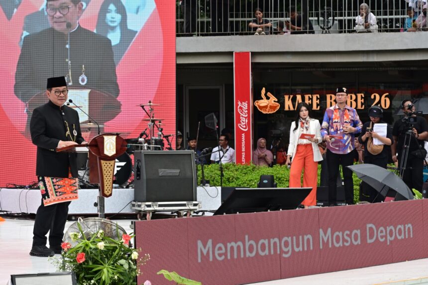 Gubernur DKI Jakarta, Pramono Anung dalam acara peluncuran rebranding "call name" dan logo baru PT Bank DKI di Taman Literasi Martha Christina Tiahahu, Kebayoran Baru, Jakarta Selatan, Minggu (22/6/2025)./BankDKI.dok