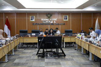 Pansus Kawasan Tanpa Rokok (KTR) DPRD DKI Jakarta saat menggelar rapat dengar pendapat (RDP) di Ruang Rapat Komisi A Gedung DPRD Provinsi DKI Jakarta, Kebon Sirih, Jakarta Pusat, Rabu (11/6/2025)./dprd.dok