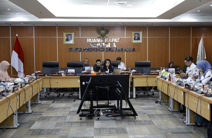 Pansus Kawasan Tanpa Rokok (KTR) DPRD DKI Jakarta saat menggelar rapat dengar pendapat (RDP) di Ruang Rapat Komisi A Gedung DPRD Provinsi DKI Jakarta, Kebon Sirih, Jakarta Pusat, Rabu (11/6/2025)./dprd.dok