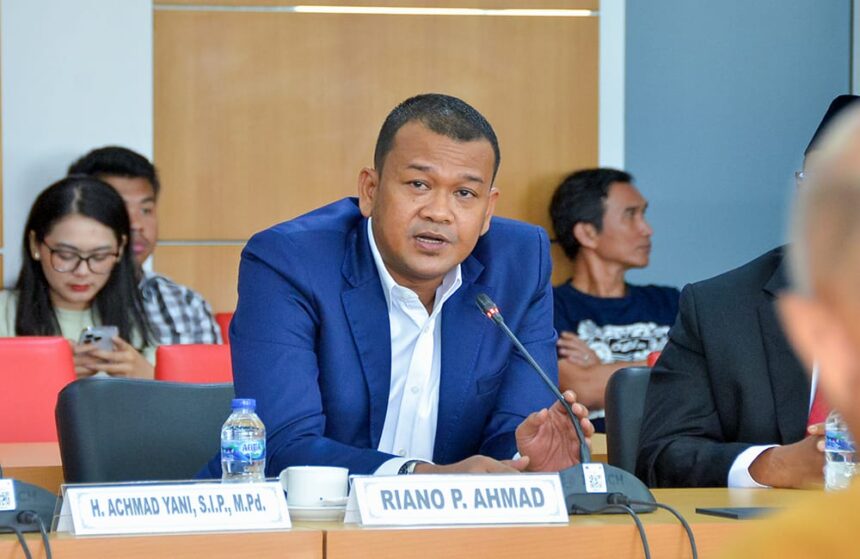 Anggota Komisi A DPRD DKI Jakarta dari Fraksi NasDem, H. Riano P. Ahmad saat rapat di DPRD DKI, Kebon Sirih, Jakarta Pusat./F-Nasdem.dok