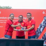 Wagub DKI Rano Karno (tengah) saat menghadiri penandatanganan kerja sama antara Bank DKI dan Persija Jakarta, di Taman Menteng, Jakarta Pusat, Kamis (17/7/2025)./bankdki