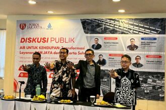 Direktur Operasional PAM JAYA, Syahrul Hasan (kedua dari kiri) dalam diskusi publik bertajuk “Air untuk Kehidupan: Transformasi Layanan PAM JAYA Demi Jakarta Sehat” di The Jayakarta SP Hotel, Taman Sari, Jakarta Barat, Jumat (25/7/2025)./PorosJakarta.dok